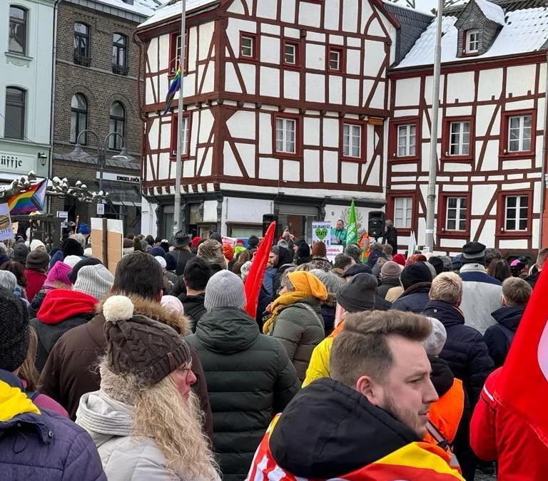 "Euskirchen setzt ein starkes Zeichen gegen Faschismus: #WirSindMehr-Demo vereint über 2000 Teilnehmende"