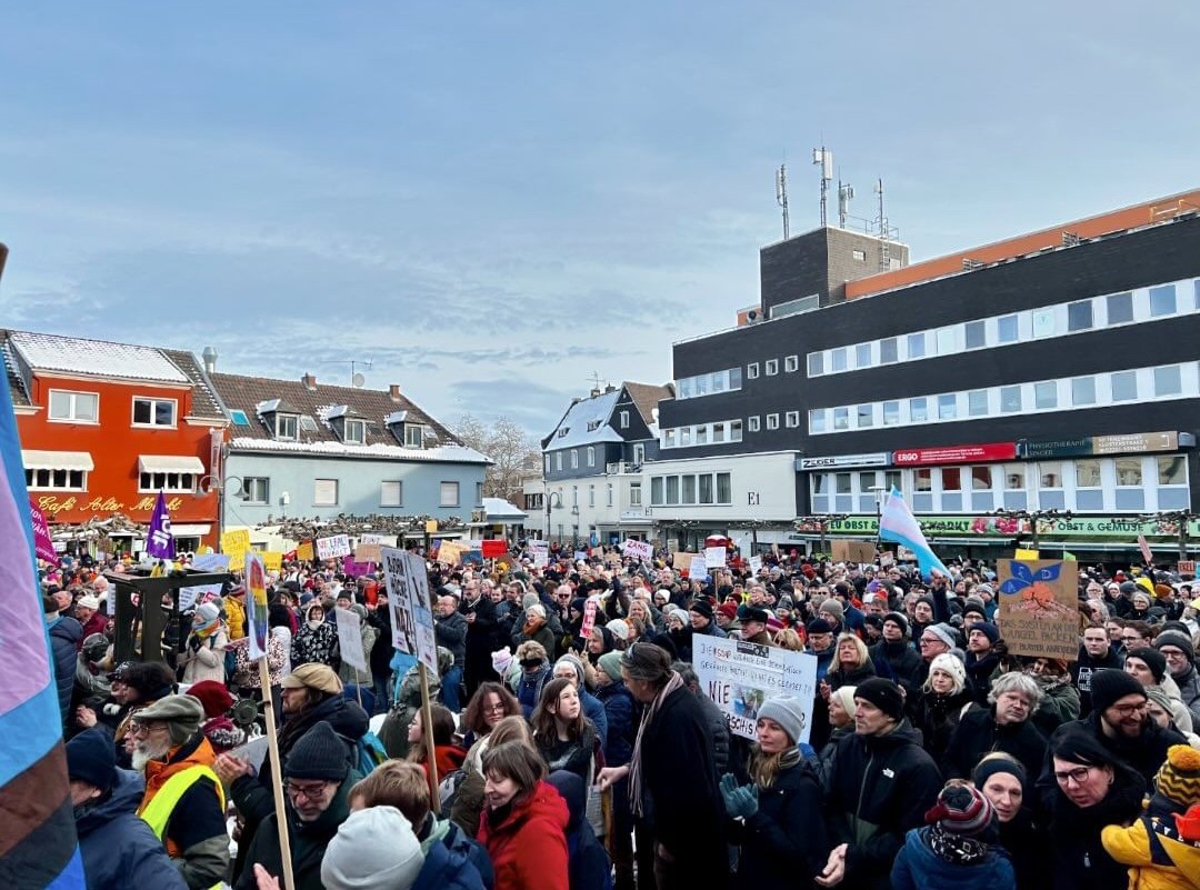 "Euskirchen setzt ein starkes Zeichen gegen Faschismus: #WirSindMehr-Demo vereint über 2000 Teilnehmende"
