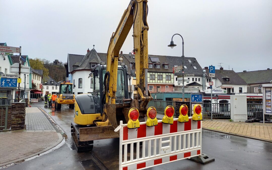 Bauarbeiten zum Neubau der Brücke Am Markt in Schleiden haben begonnen Fußgänger und Radfahrer können die Brücke jetzt nicht mehr nutzen