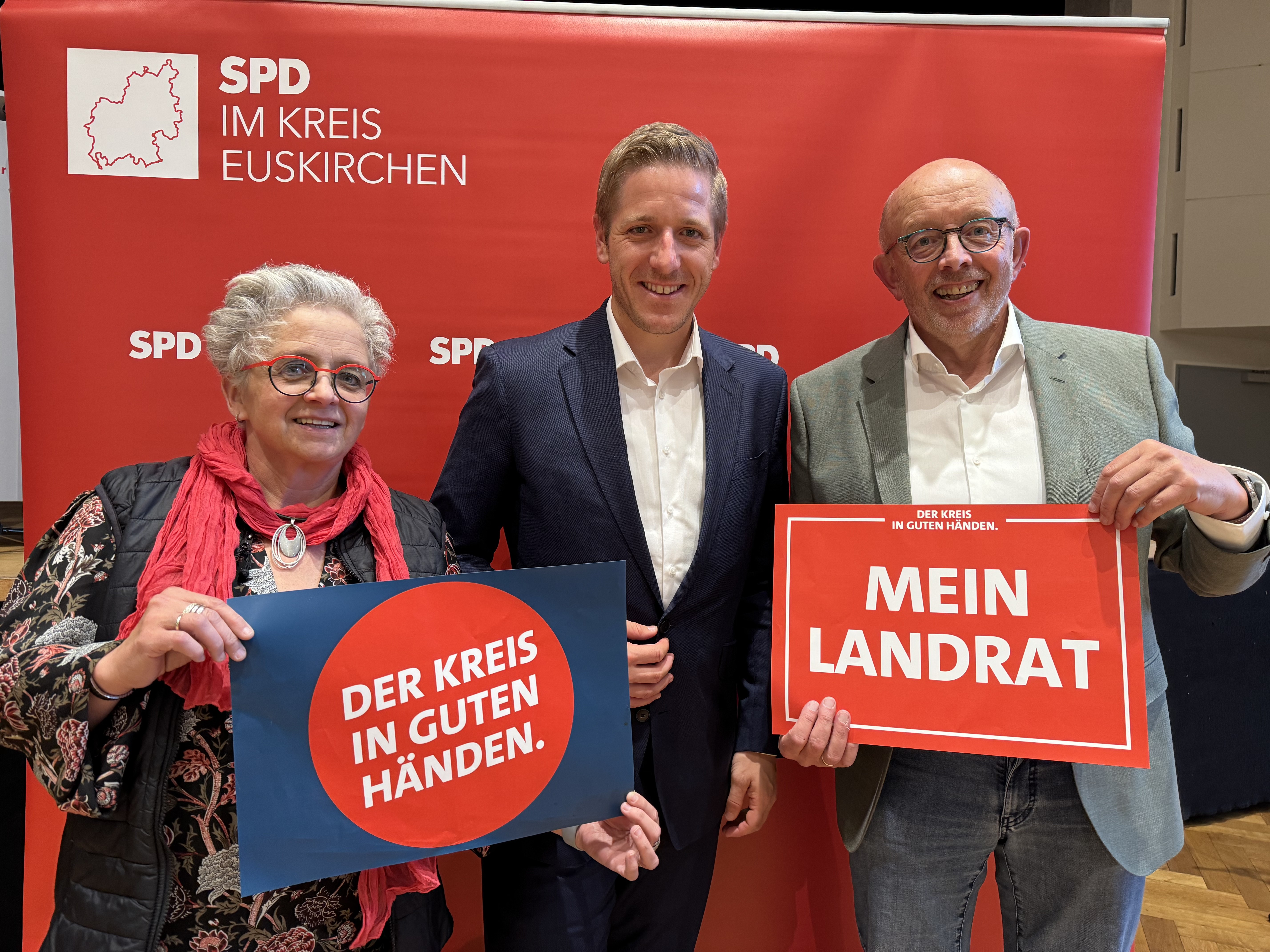 Markus Ramers geht mit voller Unterstützung in die nächste Runde Mit 100 Prozent offiziell zum SPD-Landratskandidaten gewählt Markus Ramers geht mit voller Unterstützung in die nächste Runde
Mit 100 Prozent offiziell zum SPD-Landratskandidaten gewählt